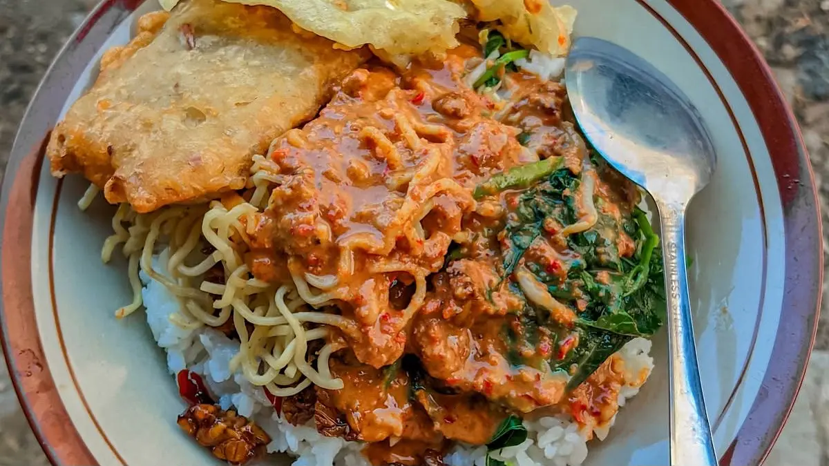 5 Warung Pecel Legendaris di Blitar yang Wajib Dicicipi: Harga Terjangkau Mulai Rp8.000