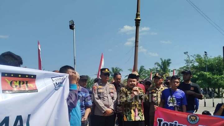 Aksi Damai Sobat MBG Blitar Raya Dukungan Keberlanjutan Program Makan Bergizi