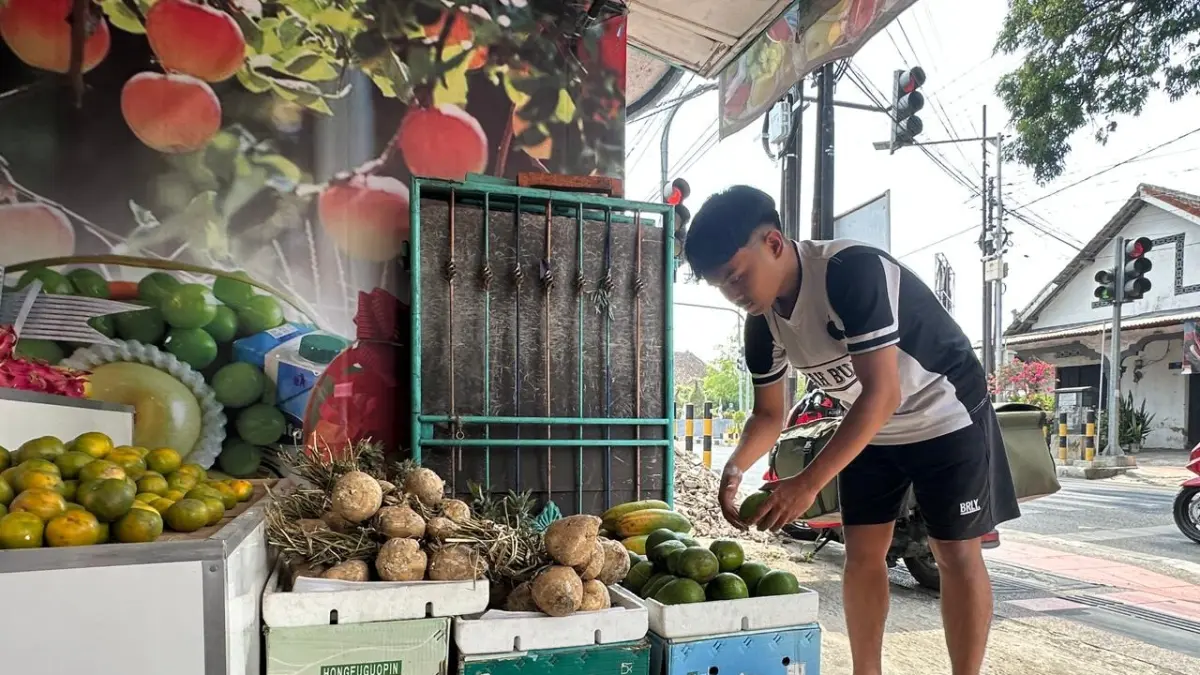 Andre Riyan: Dari Lulusan Teknik Mesin Menjadi Pedagang Buah yang Sukses di Blitar