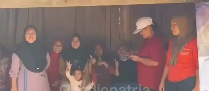 Antrean Panjang Warga Blitar untuk Bantuan Air Bersih di Tengah Kekeringan