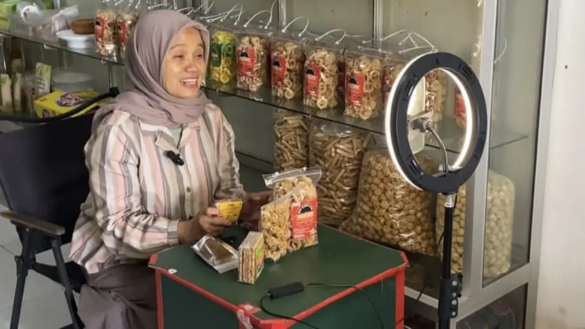 Asna Rosida: Mewujudkan Impian Digitalisasi Enting-Enting Geti Karangsari ke Pasar Nasional