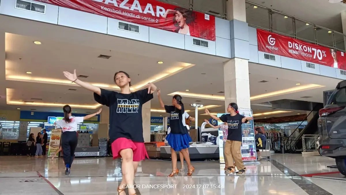 Atlet Dancesport Kota Blitar Raih Prestasi Gemilang di Kejurprov Jatim, Borong 12 Medali
