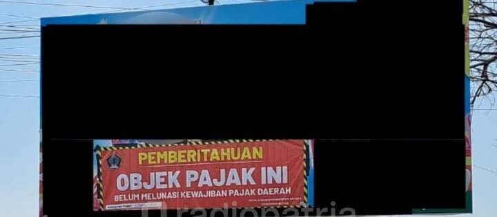 Bapenda Blitar Tindak Tegas Reklame yang Menunggak Pajak dengan Pemasangan Stiker Peringatan