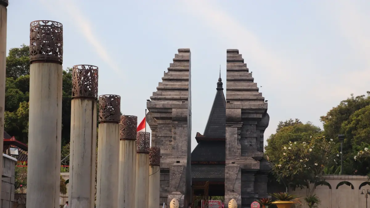 Dampak Kebijakan Operasional 24 Jam Makam Bung Karno Terhadap Pedagang Lokal