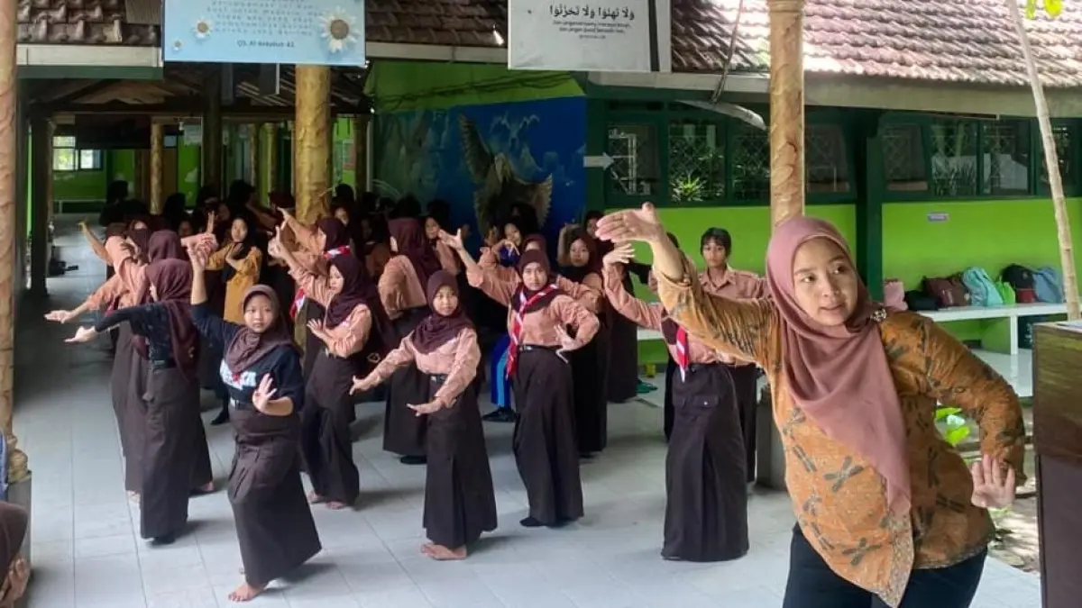 Ekskul Tari Spesaka Loka SMPN 1 Kanigoro: Upaya Mewujudkan Generasi Pecinta Budaya Indonesia