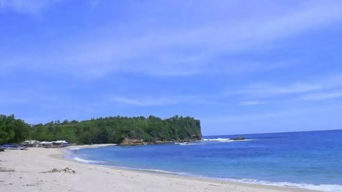Eksplorasi Keindahan Pantai Tambakrejo Blitar: Surga Kuliner Seafood dengan Sentuhan Bali