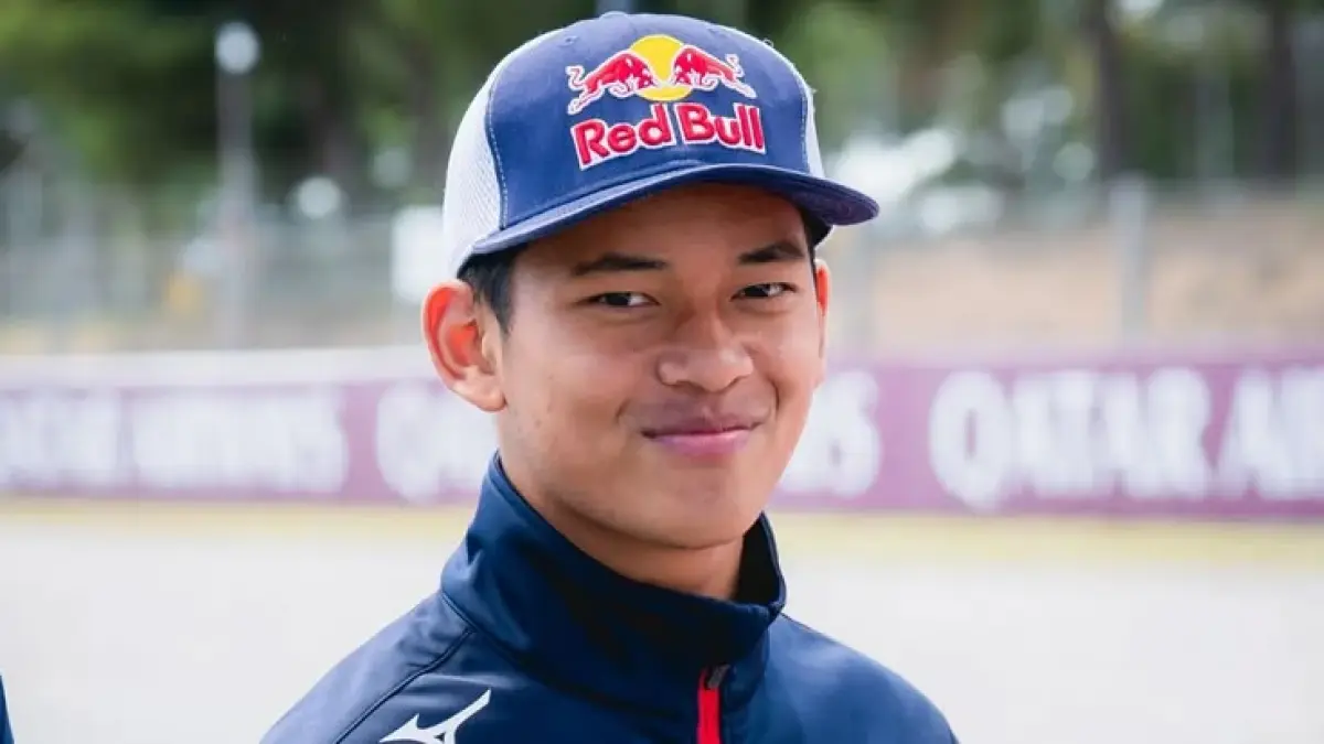 Feda Ega Pratama Diterima Dengan Hangat di Garasi Honda, Momen Mengharukan Bersama Hiroshi Aoyama Usai Moto3 GP Ceko