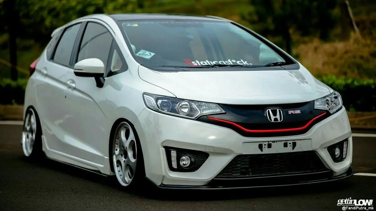 Fenomena Modifikasi Honda Jazz GE8 di Blitar: Tetap Menggoda di Usia 18 Tahun