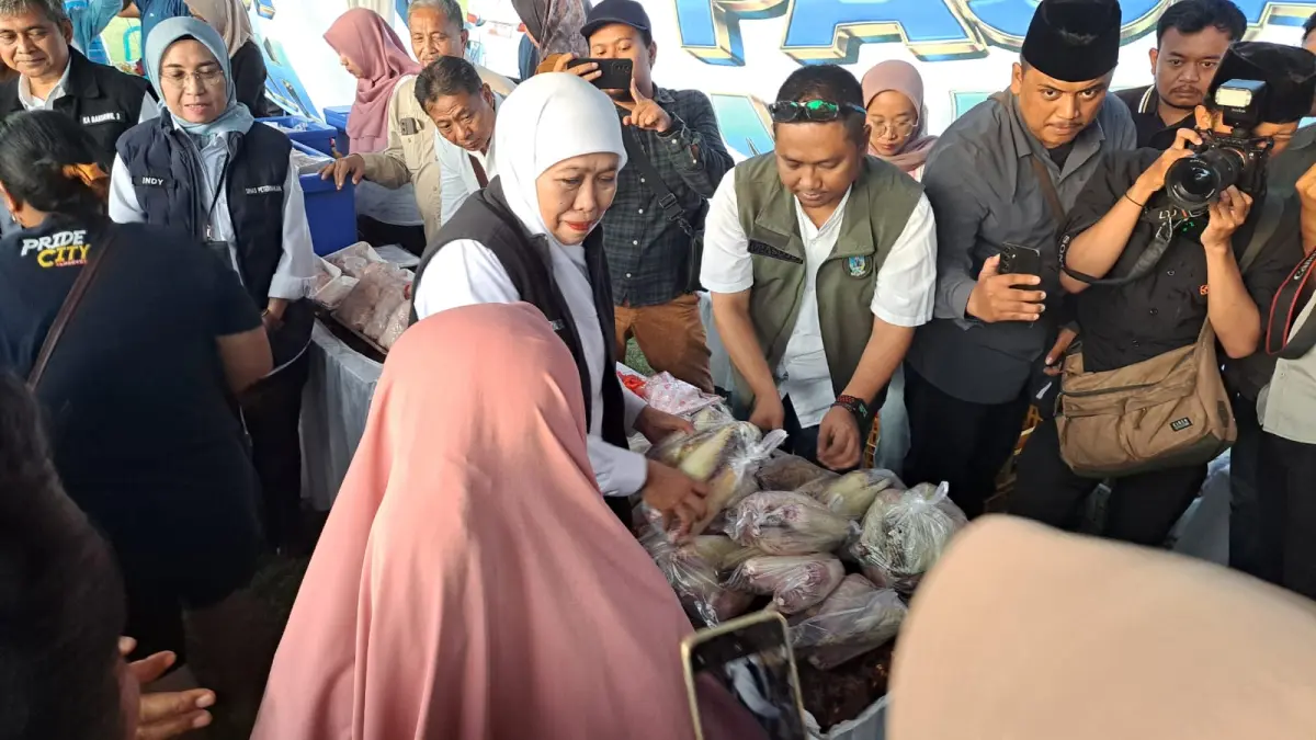 Gubernur Khofifah Rilis Pasar Murah Ke-118 di Blitar untuk Menekan Inflasi dan Dukung Masyarakat
