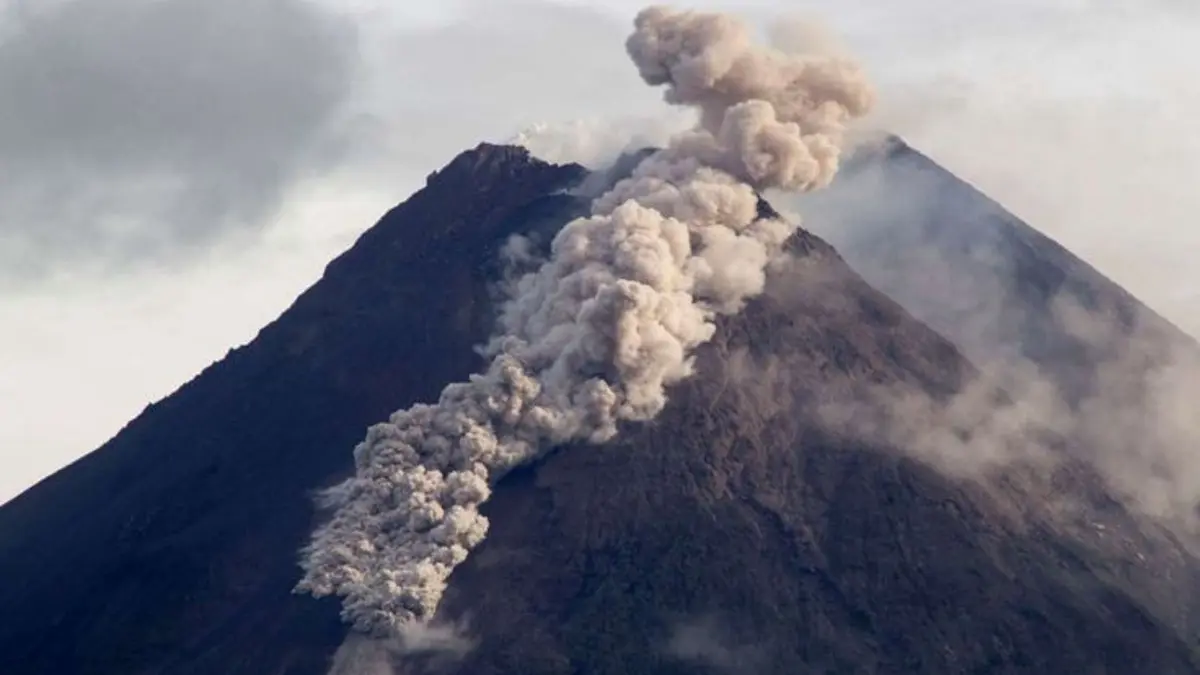 Gunung Semeru Mendominasi Aktivitas Erupsi: Masyarakat Blitar Perlu Waspada