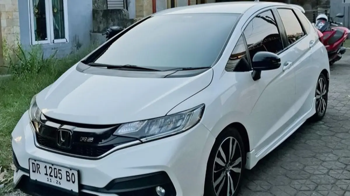 Honda Jazz GK5 Modifikasi Mugen Memukau di IMX Surabaya: Pesona Warna Gold Custom yang Menawan