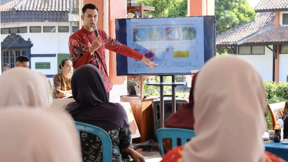 Inovasi Pewarna Batik Ramah Lingkungan dari Limbah Biji Biksa oleh Pemuda Blitar Melalui Program SORAI