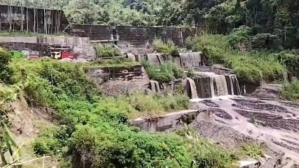 Kali Bladak: Destinasi Wisata Alam Terfavorit di Blitar dengan Panorama Menakjubkan