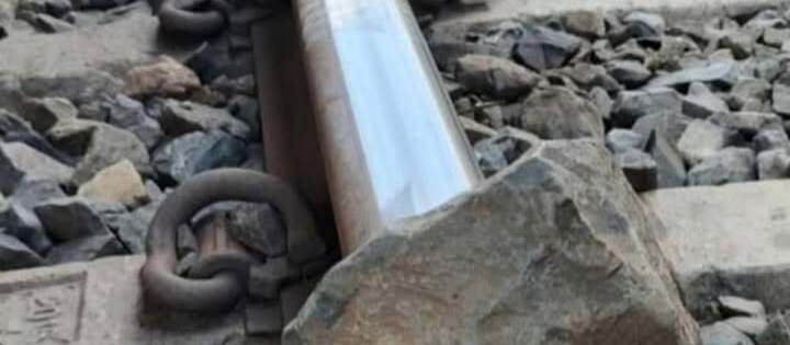 Keamanan Perjalanan Kereta Api Terancam: Aksi Meletakkan Batu di Jalur Rel di Tulungagung