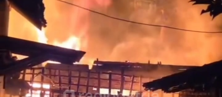 Kebakaran Dapur di Binangun: Penanganan Cepat oleh Warga dan Tim Damkar