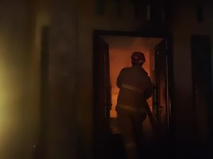 Kebakaran Hebat di Blitar: Rumah Warga Terbakar Akibat Obat Nyamuk, Kerugian Capai Rp 200 Juta