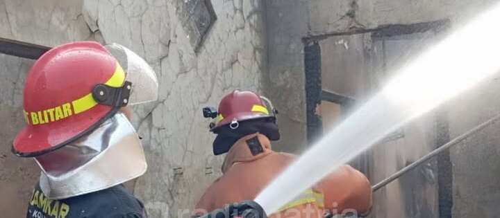Kebakaran Melanda Dua Rumah di Kota Blitar, Diduga Disebabkan Tungku Memasak Lontong