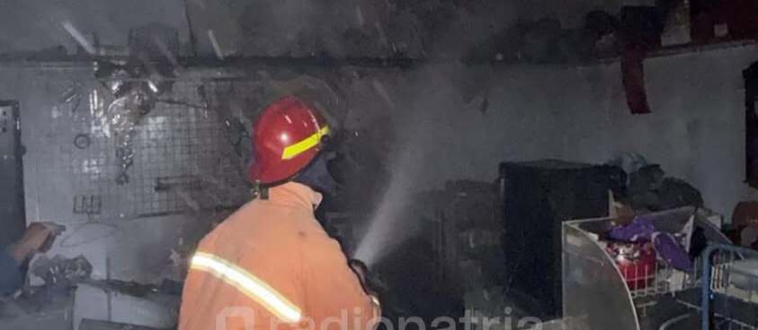 Kebakaran Toko Kelontong di Jalan RA Kartini, Kerugian Diperkirakan Rp3 Juta