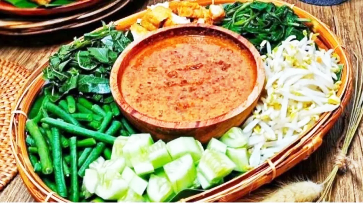 Kelezatan Pecel Madiun: Cita Rasa Unik Berkat Jeruk Purut