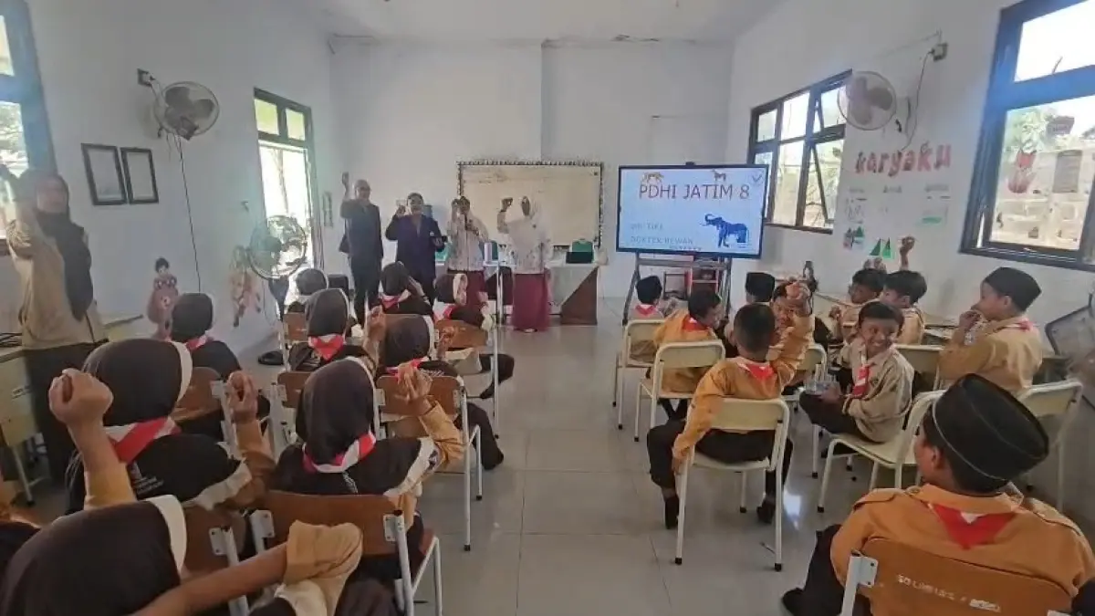 Kenali Bahaya Rabies: Edukasi Kesehatan Hewan untuk Siswa SD di Blitar
