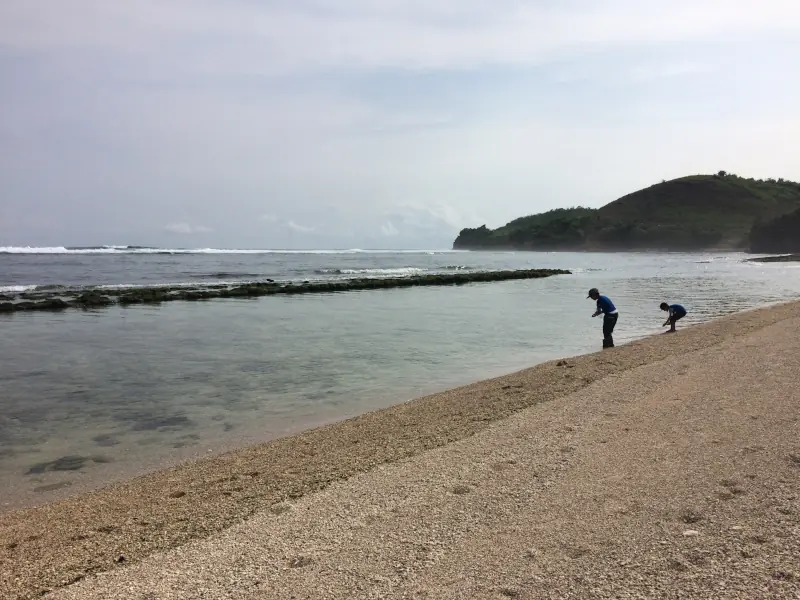 Menelusuri Keindahan dan Misteri Pantai Sumur Gemuling: Permata Tersembunyi Blitar