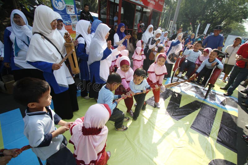 Menelusuri Kekayaan Olahraga Tradisional Blitar: Gobak Sodor dan Egrang