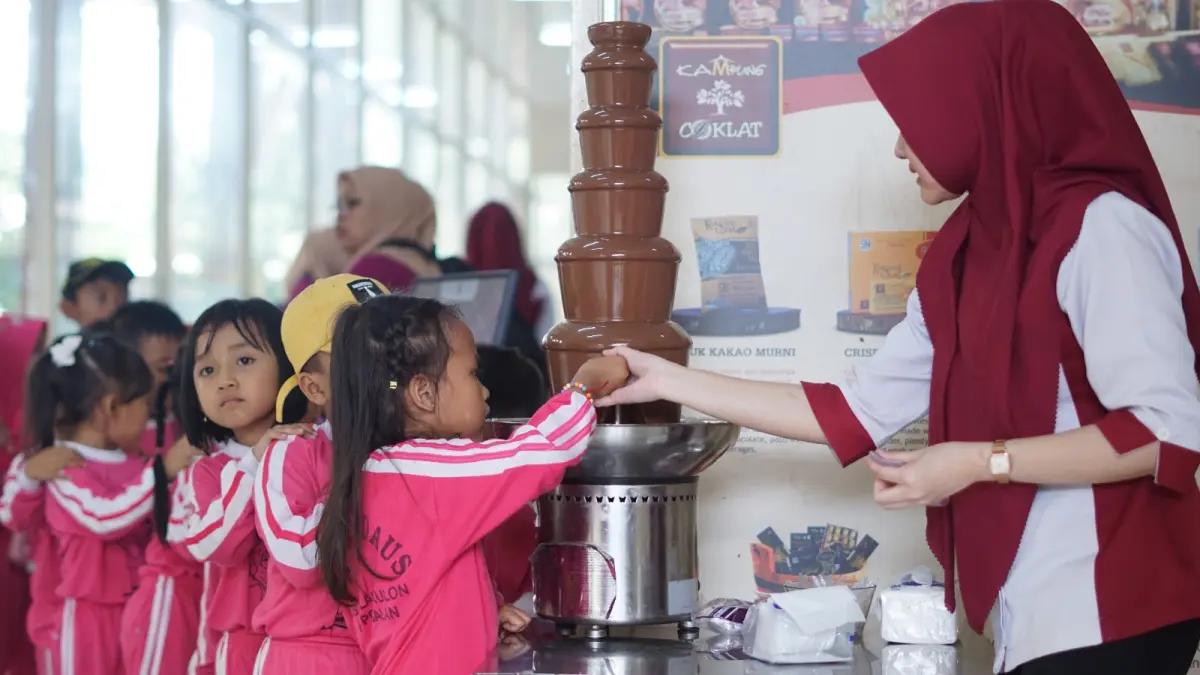 Menggali Kreativitas Anak Lewat Belajar Memasak Coklat di Kampung Coklat Blitar
