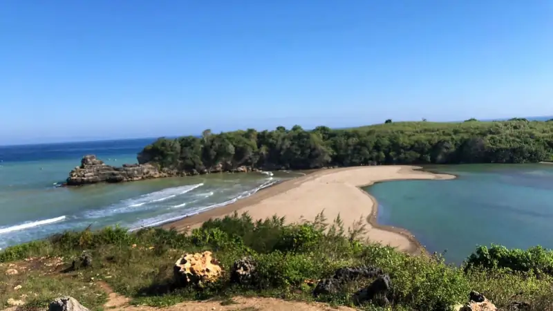 Menikmati Keindahan Pantai Serit Blitar: Destinasi Wisata Pantai Modern yang Instagramable