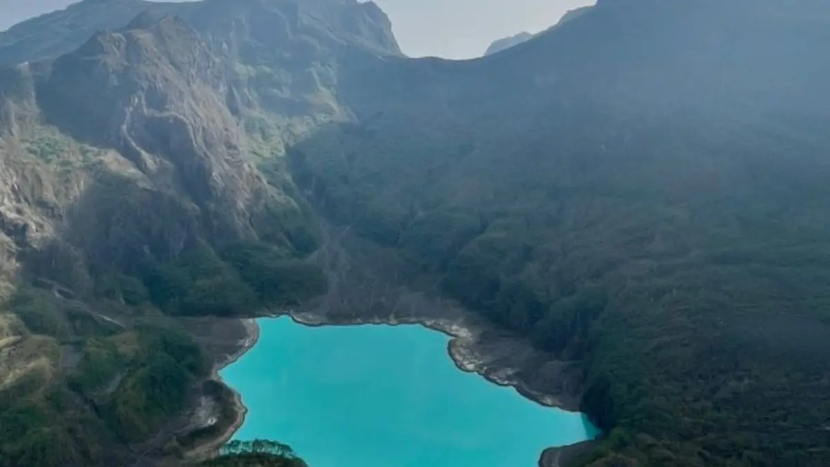 Menikmati Keindahan Wisata Gunung Kelud Kediri: Dari Kawah Hijau Toska Hingga Jalan Misteri