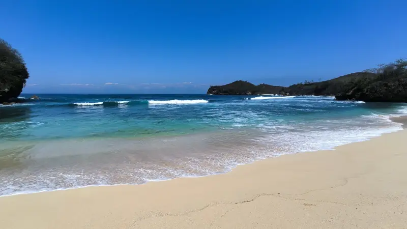 Menjaga Keindahan Pantai Bantheng Mati Blitar: Surga Tersembunyi di Ujung Selatan