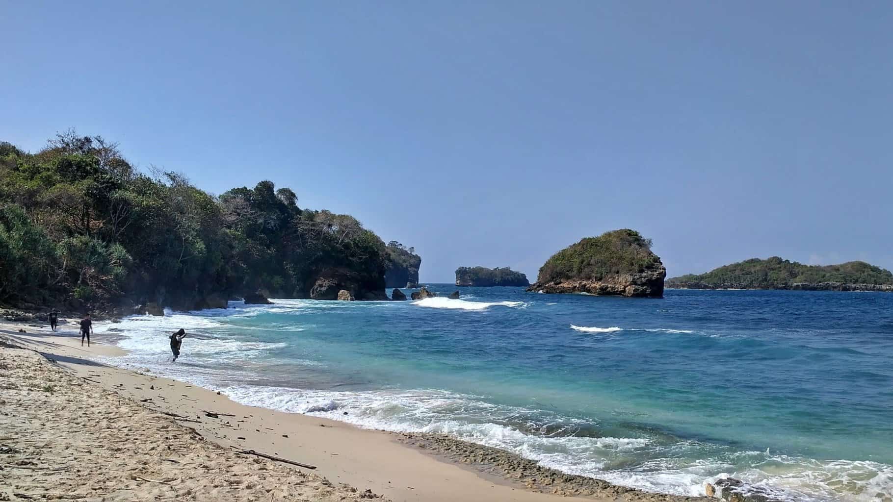 Menjelajahi Pantai Peh Pulo Blitar: Surga Tersembunyi Raja Ampat-nya Blitar