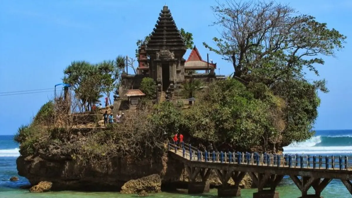 Menjelajahi Pesona Pantai Balai Kambang dan Pulau Ismoyo: Destinasi Wisata yang Memikat di Blitar