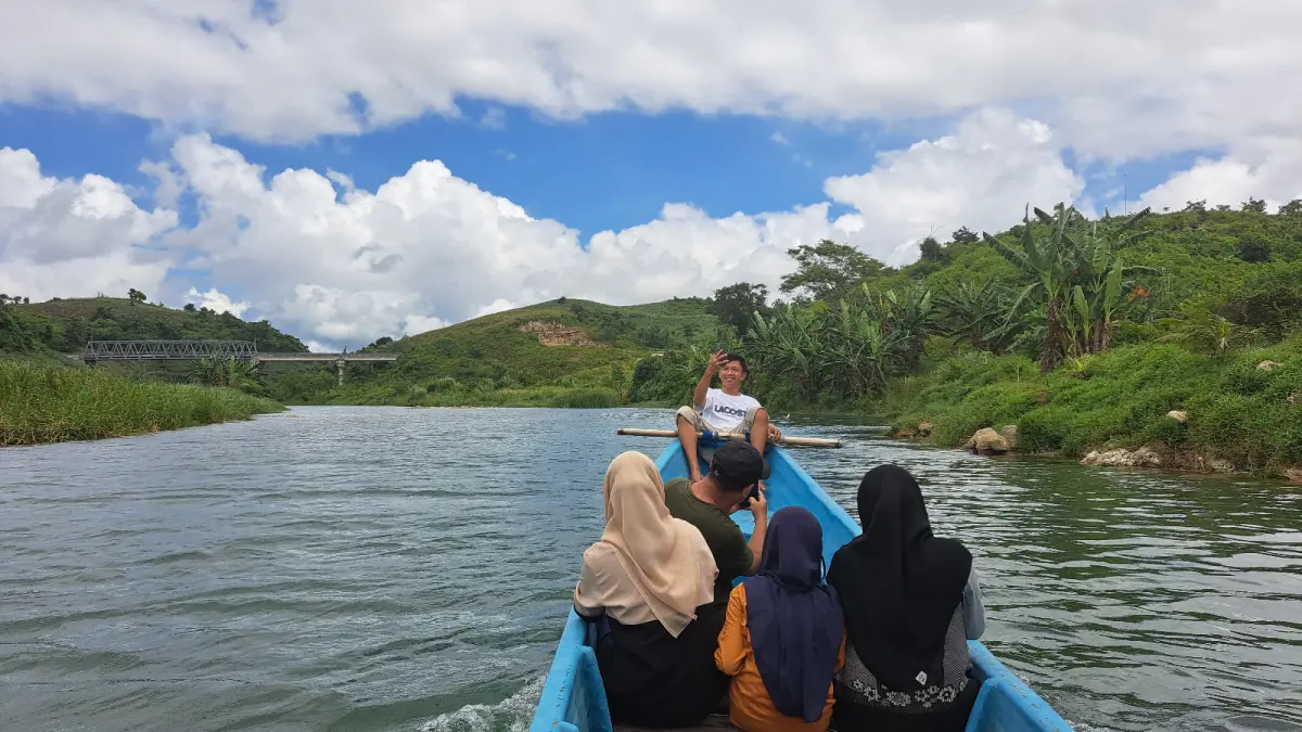Menjelajahi Pesona Pantai Serit: Wahana Kano di Blitar Selatan yang Memukau