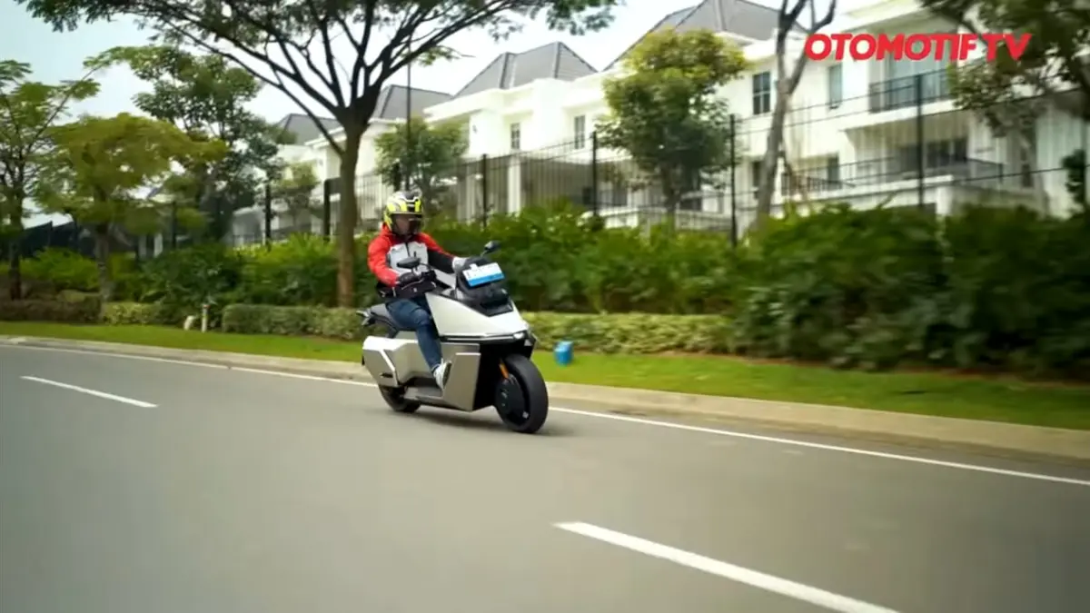 Motor Listrik Omo X Smart: Inovasi Baru dengan Jarak Tempuh 260 Km dan Fitur Premium untuk Blitar