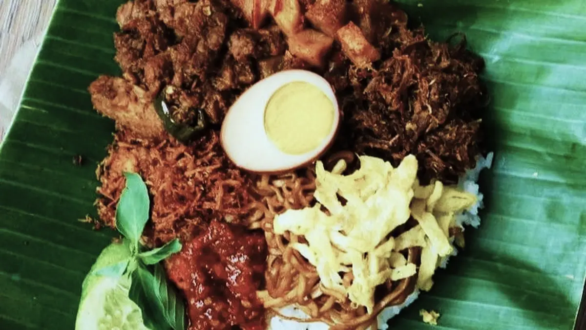 Nasi Kucing: Simbol Kuliner Jawa yang Mendalam dan Kaya Sejarah di Angkringan