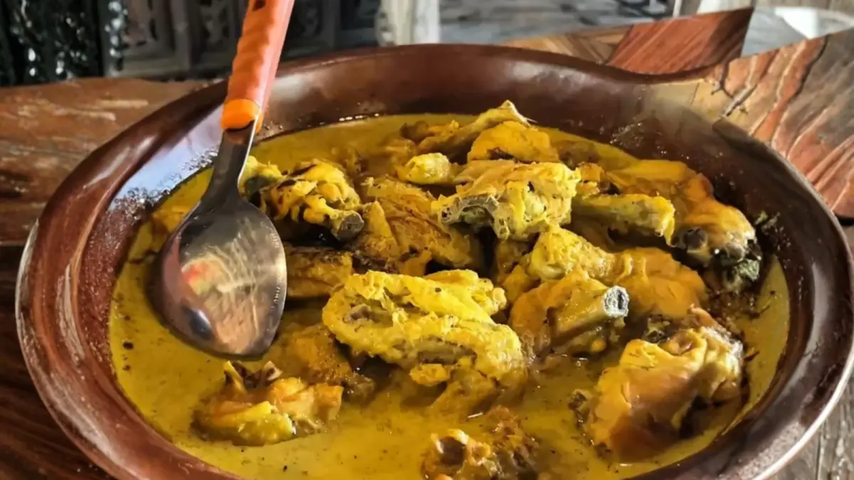 Nikmati Ayam Lodho Khas Blitar di Warung Patria dengan Suasana Joglo Jawa yang Hangat