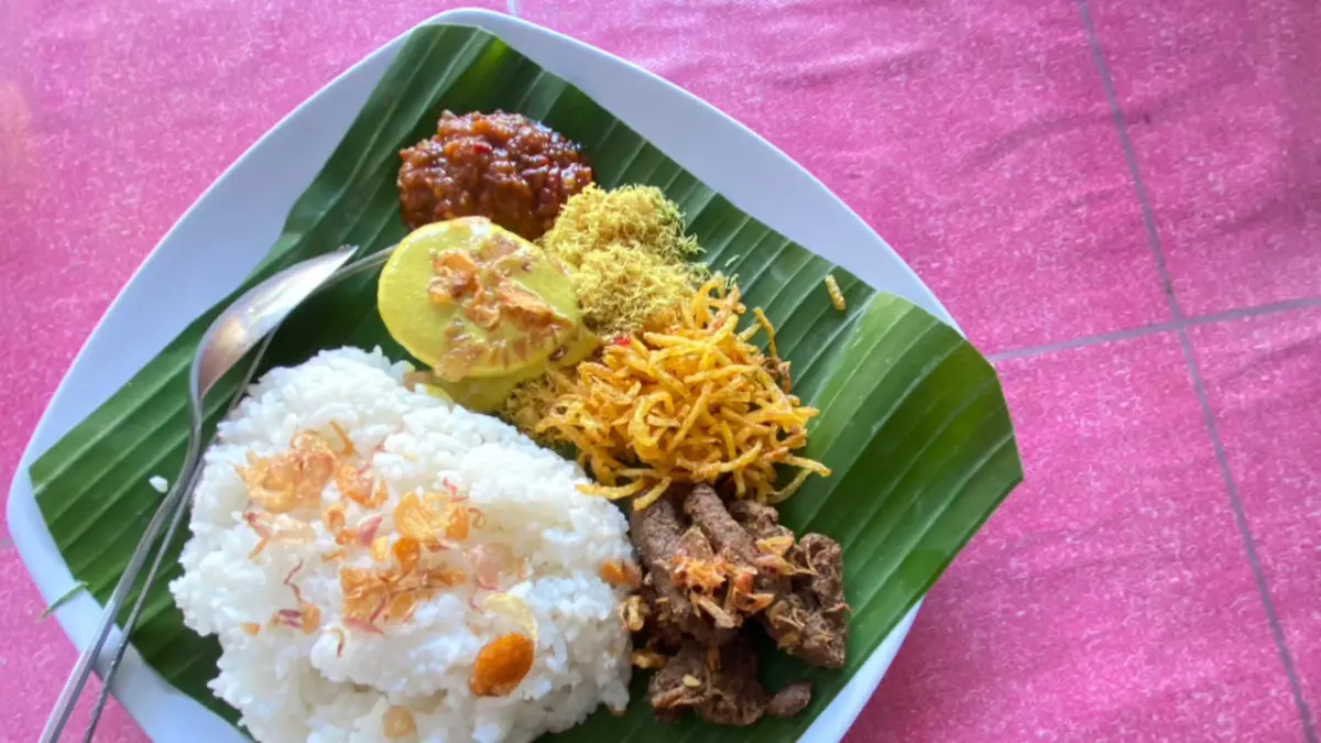 Nikmati Cita Rasa Nasi Krawu Khas Madura di Blitar, Disajikan dengan Sentuhan Tradisional