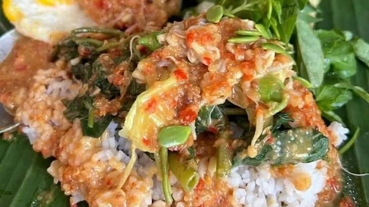 Nikmati Nasi Pecel Blitar Warung Bilkis Seharga Rp12.000 di Surabaya