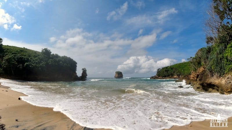 Pantai Dung Dowo Blitar: Surga Tersembunyi untuk Pecinta Petualangan yang Menakjubkan