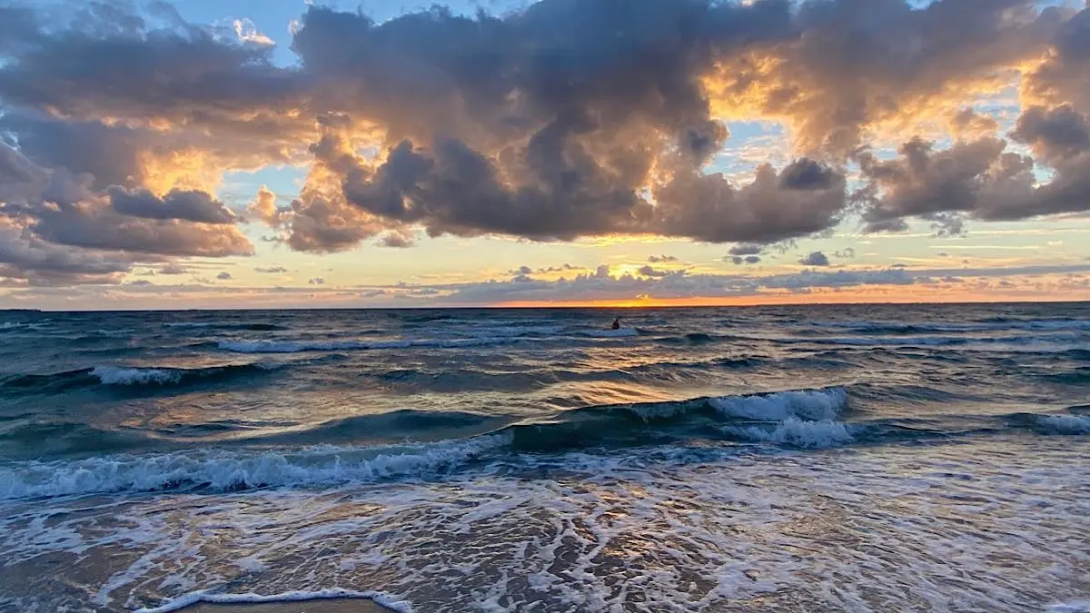 Pantai Pasir Putih Pasetran Gondomayit: Destinasi Wisata Menawan dengan Biaya Terjangkau di Blitar