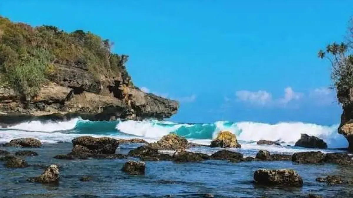 Pantai Pudak Blitar: Keindahan Tersembunyi yang Menawarkan Pesona Alam Seperti Bali