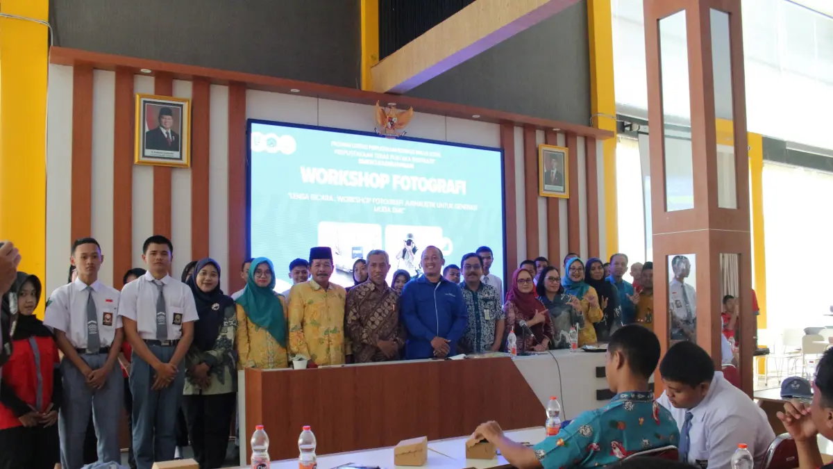Pelatihan Fotografi Jurnalistik di SMKN 1 Kademangan: Menyemai Keterampilan Jurnalis Muda