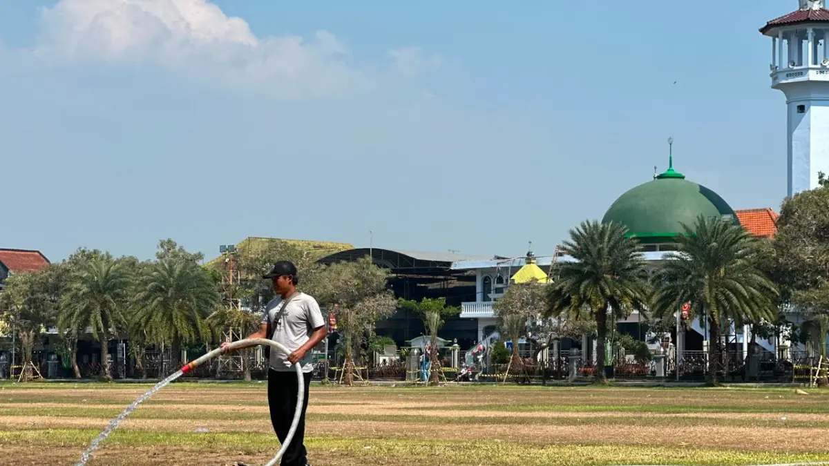 Pemulihan Rumput Alun-Alun Kota Blitar Pasca Blitar Djadoel 2026: Kesiapan DLH untuk Menjaga Keindahan Ruang Publik