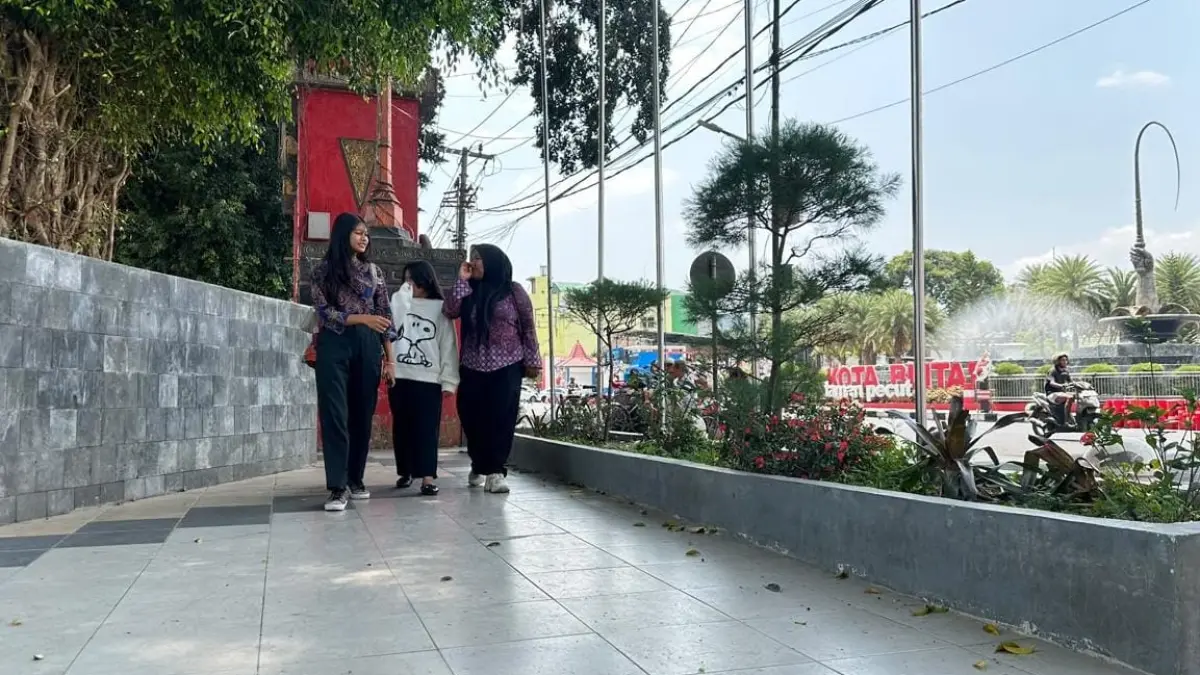Pengunjung Alun-Alun Kota Blitar Resahkan Aroma Tidak Sedap, Warga Minta Penambahan Toilet
