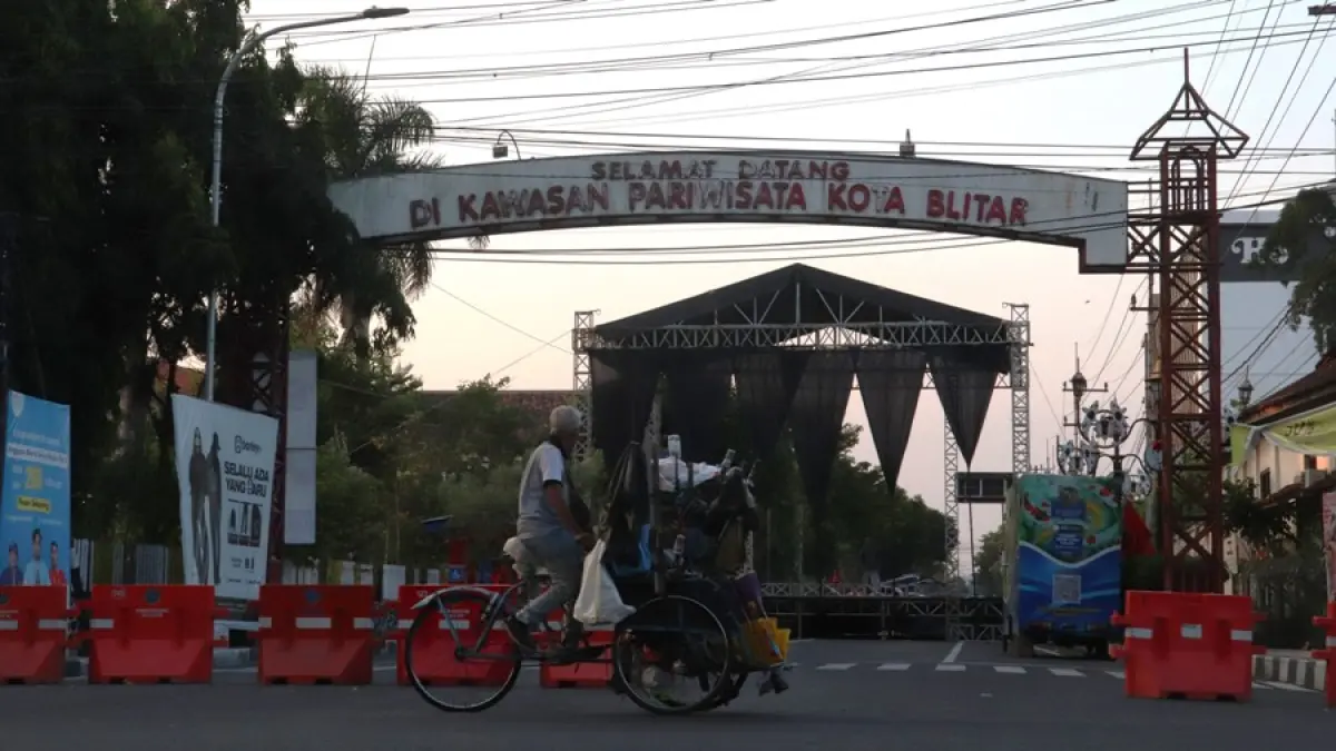 Penutupan Jalan Ir Soekarno untuk Kenduri 1.000 Tumpeng: Merayakan Haul Bung Karno di Kota Blitar