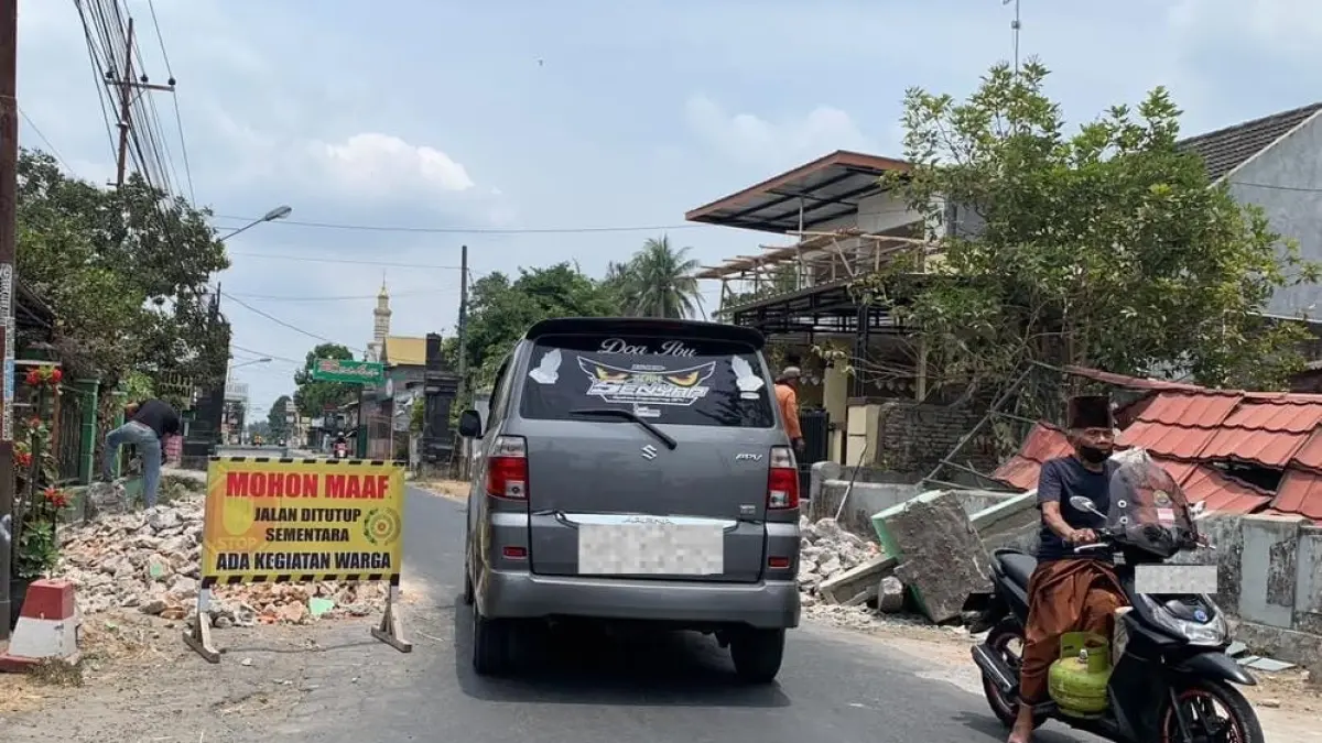 Perbaikan Gapura Perbatasan Sukosewu Dimulai Setelah Ganti Rugi Rp32 Juta dari Sopir Truk Fuso