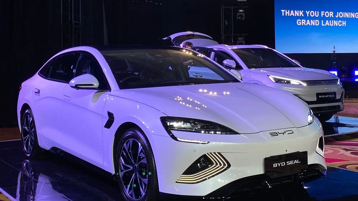 Perbandingan BYD Atto 1 Premium dan Dynamic: Pilihan Cerdas untuk Mobil Listrik di Blitar