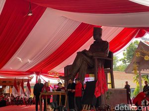 Peresmian Patung Bung Karno di Istana Gebang: Memupuk Semangat Membaca di Kalangan Generasi Muda