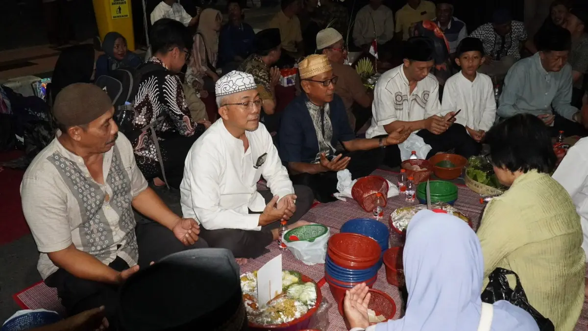 Peringatan Haul Bung Karno: Festival Seribu Ambeng Memperkuat Kebersamaan Warga Blitar