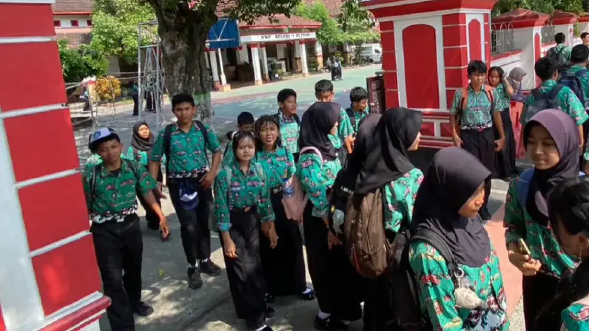Perluasan Program Seragam Gratis di Blitar: Siswa Luar Daerah Kini Dapat Manfaat